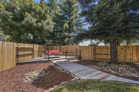1305 Hermitage Ct, Redding, CA 96002 photo 31