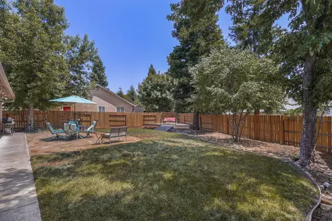 1305 Hermitage Ct, Redding, CA 96002 photo 28