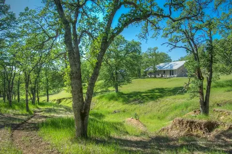 16525 Oak Hollow Dr, Cottonwood, CA 96022