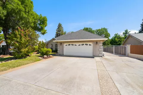 2463 Castlewood Dr, Redding, CA 96002 photo 2