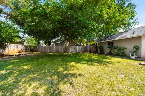 2463 Castlewood Dr, Redding, CA 96002 photo 27