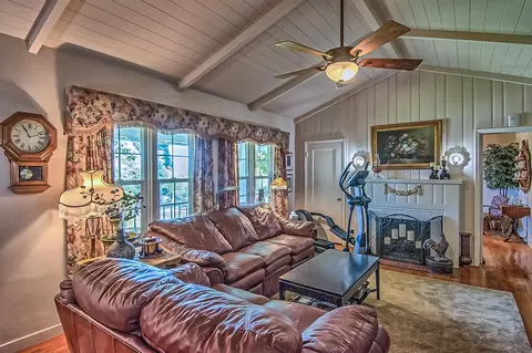 Living - 2000 West St, Redding, CA 96001 photo 5 of 9