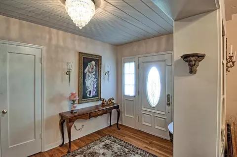 Entry Way - 2000 West St, Redding, CA 96001 photo 2 of 2