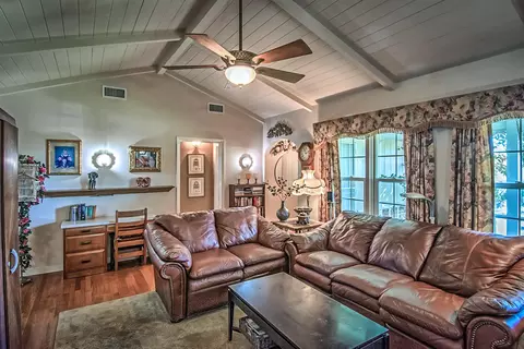 Living - 2000 West St, Redding, CA 96001 photo 6 of 9
