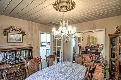 Dining - 2000 West St, Redding, CA 96001 photo 2 of 4