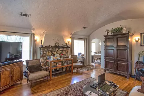 Living - 2000 West St, Redding, CA 96001 photo 9 of 9