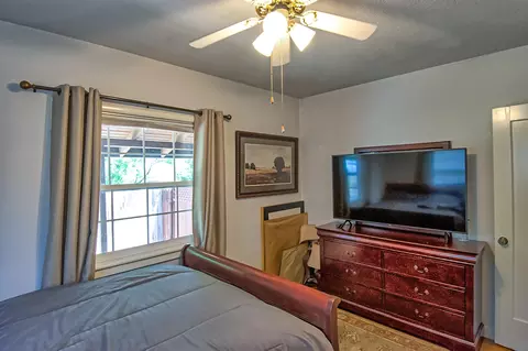 Bedroom - 2000 West St, Redding, CA 96001 photo 4 of 4