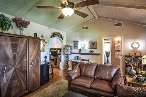 Living - 2000 West St, Redding, CA 96001 photo 7 of 9