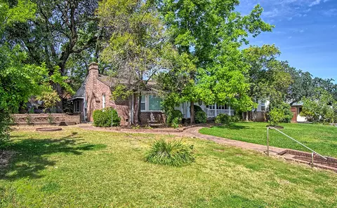 Exterior - 2000 West St, Redding, CA 96001 photo 3 of 11