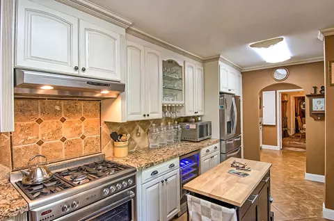 Kitchen - 2000 West St, Redding, CA 96001 photo 3 of 4