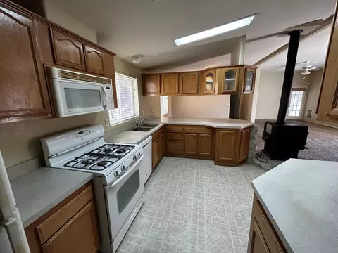 14907 Marin Dr, Redding, CA 96003 photo 4
