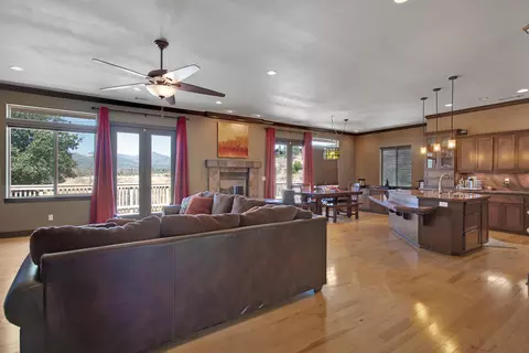 3360 Stanford Dr, Redding, CA 96003 photo 8