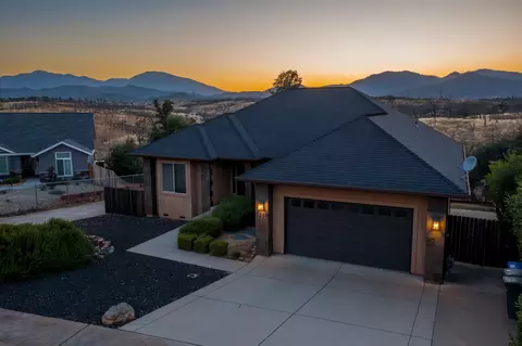 3360 Stanford Dr, Redding, CA 96003 photo 3