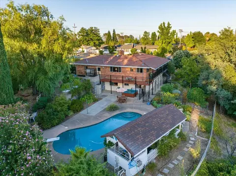 3365 Panorama Dr, Redding, CA 96003