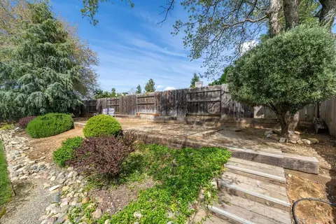 1531 Hominy Way, Redding, CA 96003 photo 4
