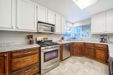1531 Hominy Way, Redding, CA 96003 photo 9