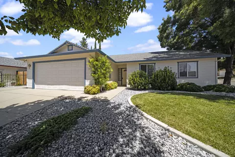 935 Montcrest Dr, Redding, CA 96003