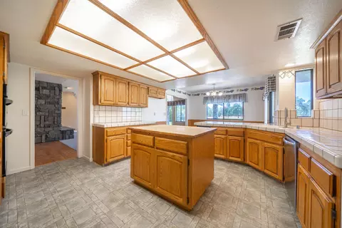 2156 Hope, Redding, CA 96003 photo 10