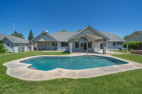 2156 Hope, Redding, CA 96003 photo 3