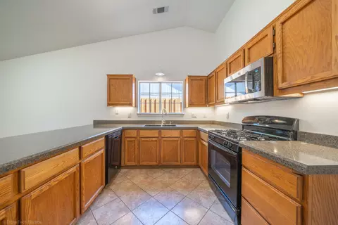 1572 Lavender Way, Redding, CA 96003 photo 11