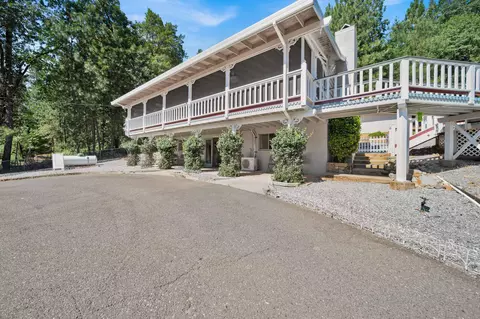 20396 Lakeview Dr, Lakehead, CA 96051