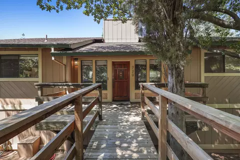 720 Pioneer Ct, Redding, CA 96001 photo 2
