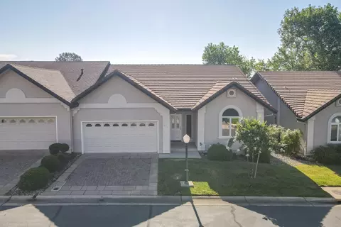 833 Cherryhill Trl, Redding, CA 96003