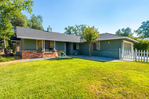 1978 Breckenwood Dr, Redding, CA 96002