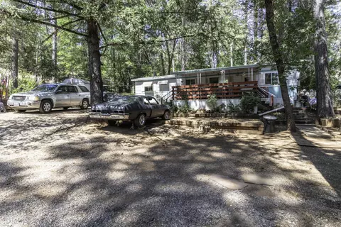 20767 Chamise St, Lakehead, CA 96051