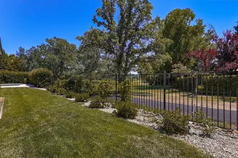 2276 Hope, Redding, CA 96003 photo 56