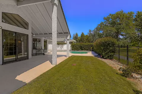 2276 Hope, Redding, CA 96003 photo 47