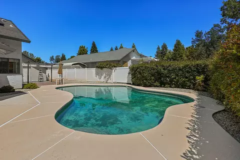 2276 Hope, Redding, CA 96003 photo 51