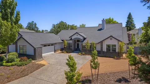 2276 Hope, Redding, CA 96003 photo 3