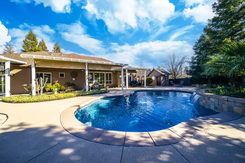 2771 Eel Dr, Redding, CA 96002 photo 5
