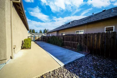 2771 Eel Dr, Redding, CA 96002 photo 35
