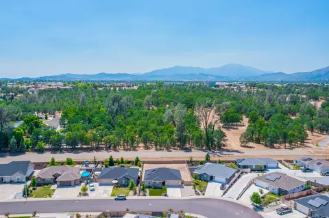 1366 Bonhurst Dr, Redding, CA 96003 photo 34