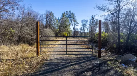 18183 Haley Ln, Round Mountain, CA 96084 photo 2