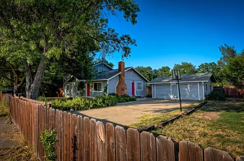 5881 Reno Ln, Redding, CA 96001 photo 3