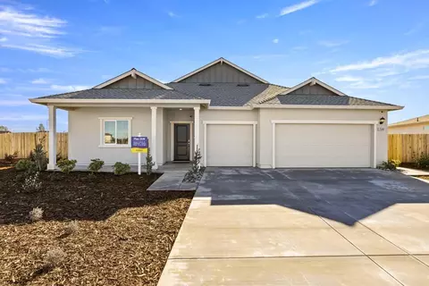 2677 Schumacher St, Redding, CA 96002