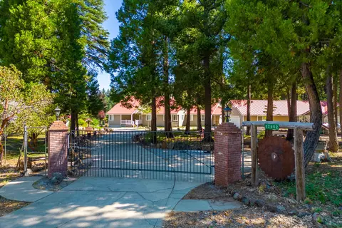 32602 Three Oaks Dr, Shingletown, CA 96088
