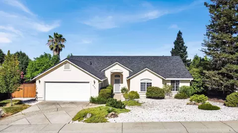892 Paramount Way, Redding, CA 96003