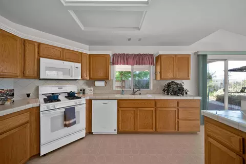 892 Paramount Way, Redding, CA 96003 photo 17
