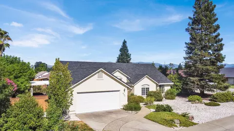 892 Paramount Way, Redding, CA 96003 photo 5