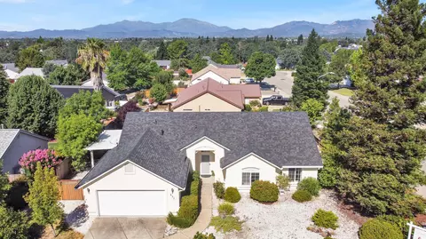 892 Paramount Way, Redding, CA 96003 photo 6