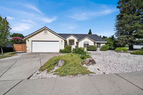 892 Paramount Way, Redding, CA 96003 photo 3