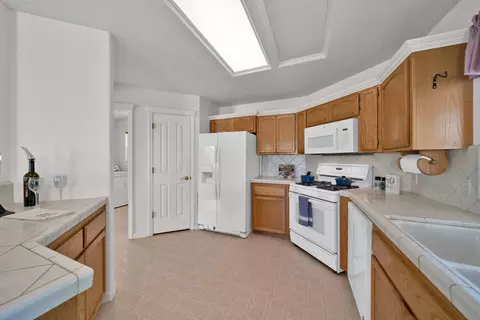 892 Paramount Way, Redding, CA 96003 photo 14