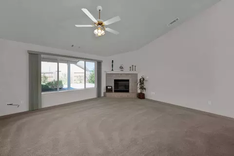 892 Paramount Way, Redding, CA 96003 photo 9