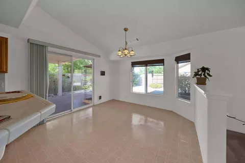 892 Paramount Way, Redding, CA 96003 photo 11