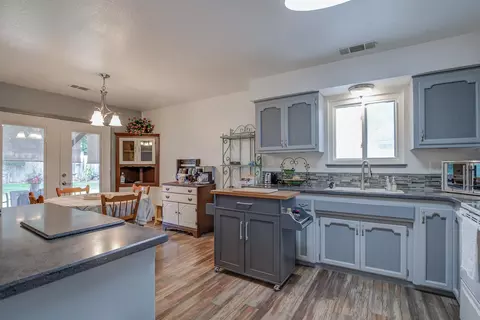 6955 Dennis Ct, Redding, CA 96001 photo 12