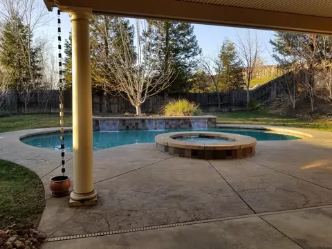 2074 Hedgerow Ave, Redding, CA 96003 photo 8